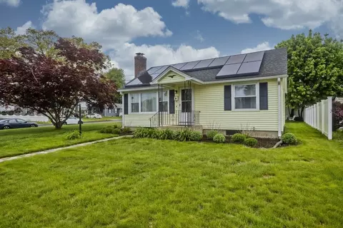 4 Jean Dr, Springfield, MA 01104 photo 2