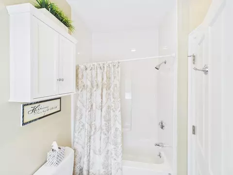 Bath - 1429 Main St #5E, Walpole, MA 02081 photo 2 of 4