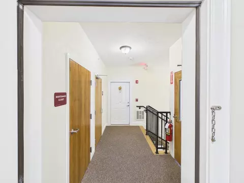 Entry Way - 1429 Main St #5E, Walpole, MA 02081 photo 6 of 7