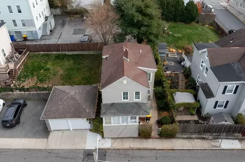 View/Area - 89 Oak St, Fall River, MA 02720 photo 2 of 13