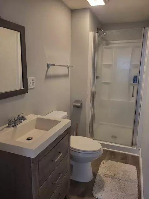 Bath - 89 Oak St, Fall River, MA 02720 photo 1 of 3