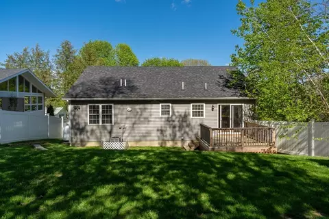 Exterior - 31 Scenic Dr, Worcester, MA 01602 photo 6 of 8