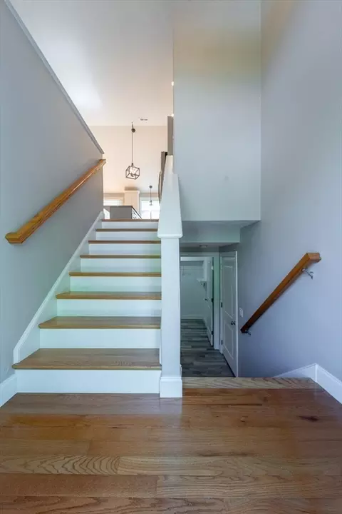 Entry Way - 31 Scenic Dr, Worcester, MA 01602 photo 4 of 5