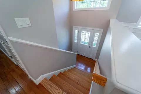 Entry Way - 31 Scenic Dr, Worcester, MA 01602 photo 3 of 5