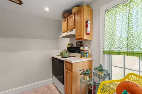 Kitchen - 55 Dean Ave, Franklin, MA 02038 photo 4 of 4