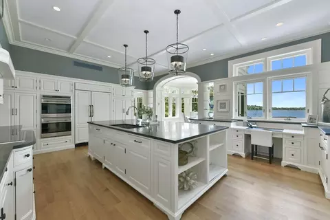 Kitchen - 5 Bare Cove Ln, Hingham, MA 02043 photo 2 of 3