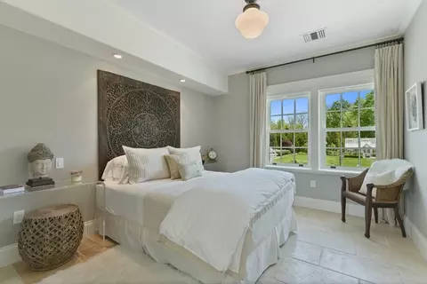 Bedroom - 5 Bare Cove Ln, Hingham, MA 02043 photo 5 of 6