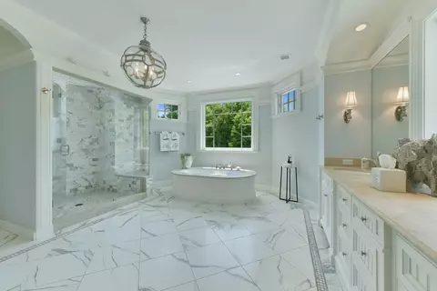 Bath - 5 Bare Cove Ln, Hingham, MA 02043 photo 2 of 4