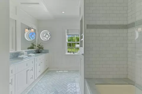 Bath - 5 Bare Cove Ln, Hingham, MA 02043 photo 3 of 4
