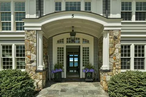 Exterior - 5 Bare Cove Ln, Hingham, MA 02043 photo 2 of 8