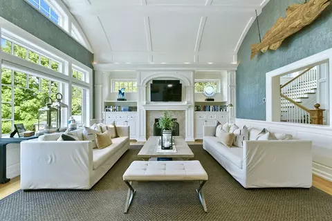 Living - 5 Bare Cove Ln, Hingham, MA 02043 photo 4 of 6