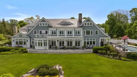 Exterior - 5 Bare Cove Ln, Hingham, MA 02043 photo 3 of 8