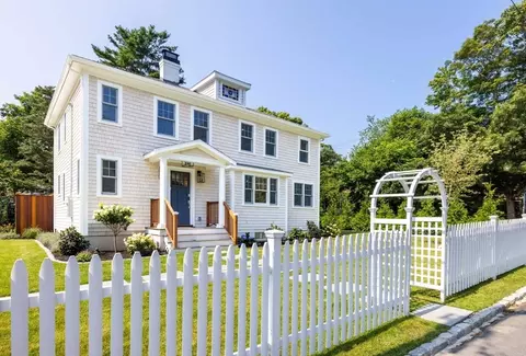 5 Pinetree Ln, Tisbury, MA 02568