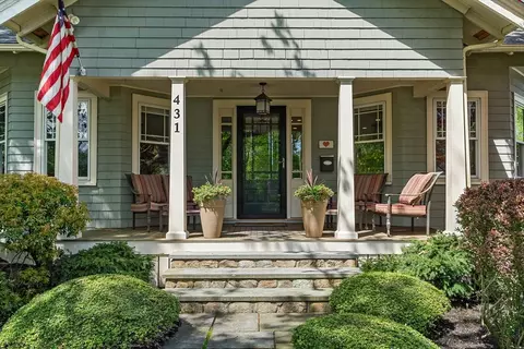 Exterior - 431 Main St, Hingham, MA 02043 photo 2 of 5