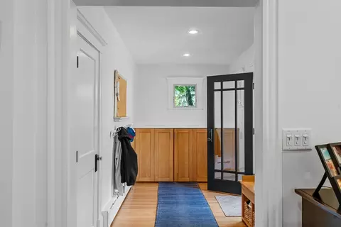 Entry Way - 431 Main St, Hingham, MA 02043 photo 4 of 4