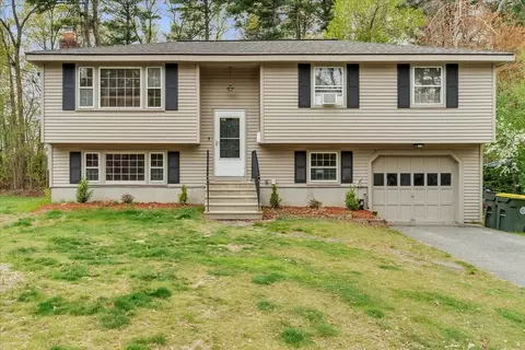 49 Monique Dr, Bellingham, MA 02019
