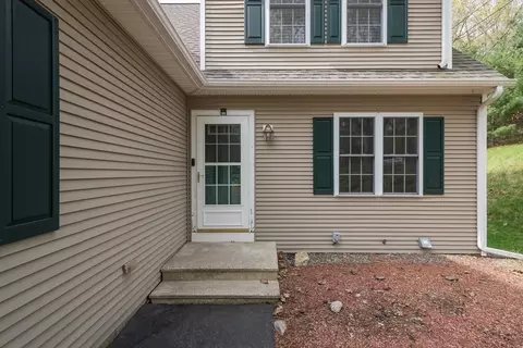 27 Colburn St #27, Northborough, MA 01532
