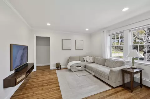 100 Boylston St #1, Chestnut Hill, MA 02467