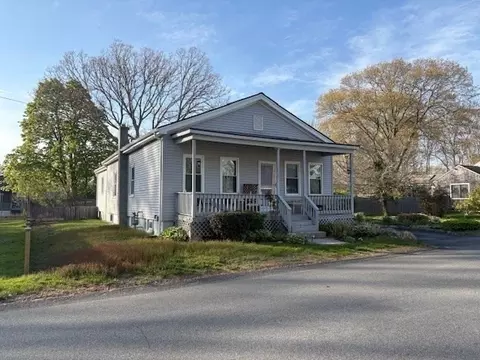 45 Bryant St, Dartmouth, MA 02747