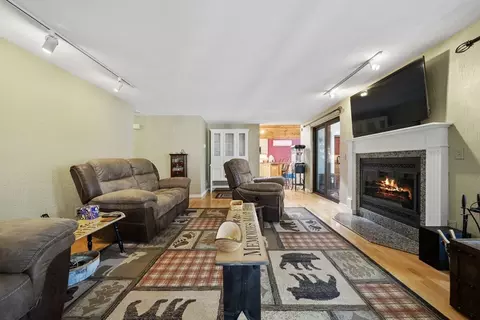 Living - 2 Remington Ct, Derry, NH 03038 photo 1 of 2