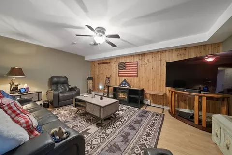 Living - 2 Remington Ct, Derry, NH 03038 photo 2 of 2