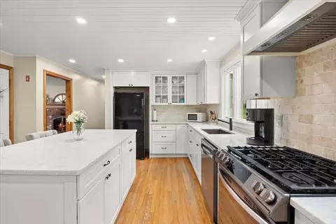 Kitchen - 34 Windsor Way, Mashpee, MA 02649 photo 5 of 7