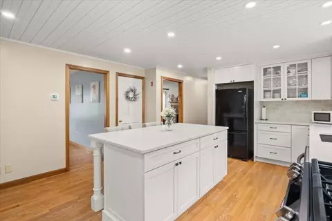 Kitchen - 34 Windsor Way, Mashpee, MA 02649 photo 4 of 7