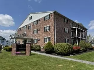 305 Pine St #12, Lowell, MA 01851