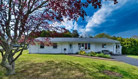 15 Mishawum Dr, Dartmouth, MA 02748