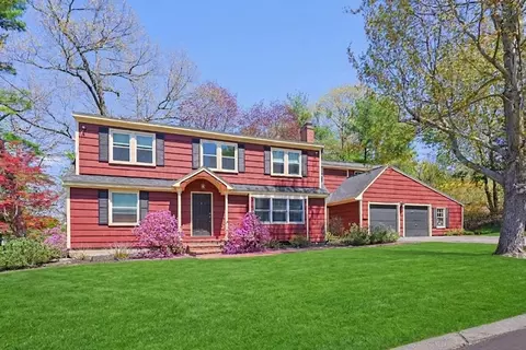 27 Lincoln St, Andover, MA 01810