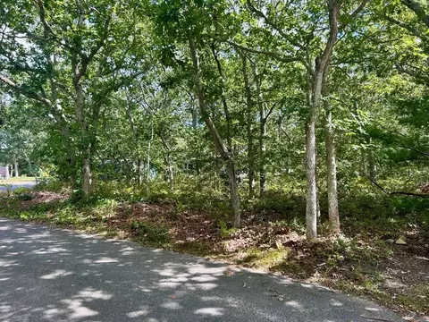 5 Candlemaker Cir, Edgartown, MA 02539