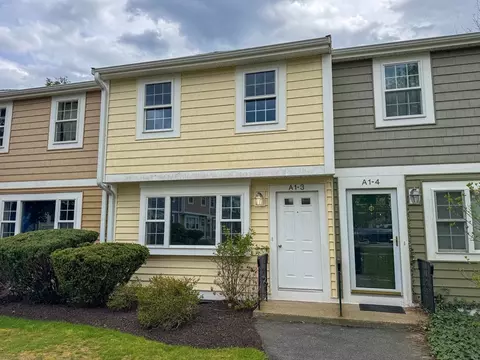 3 Lydon Ln #A1, Halifax, MA 02338