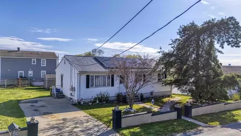 321 Embert St, Fall River, MA 02721