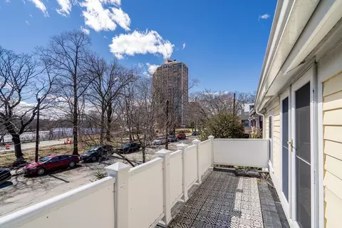 239 Mt Auburn St, Cambridge, MA 02138