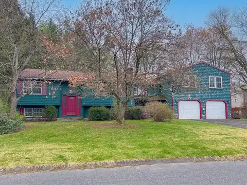 60 White Fox Rd, Feeding Hills, MA 01030