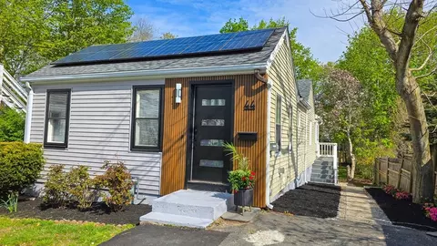 44 Vernon St, Rockland, MA 02370