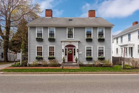 34 Mount Pleasant St, Rockport, MA 01966