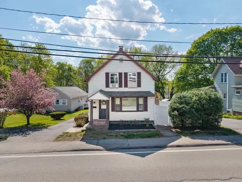 90 Manning St, Hudson, MA 01749