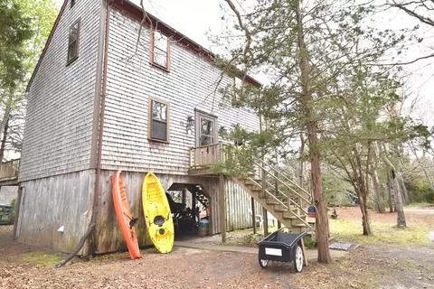 17 Old Colony Ave, Wareham, MA 02571