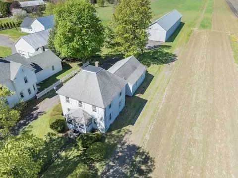 115 West St, Hadley, MA 01035