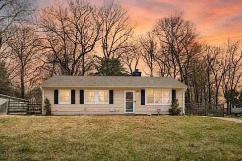 5 Crestwood Ave, Plainville, MA 02762