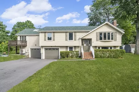 9 Oak Dr, Plainville, MA 02762