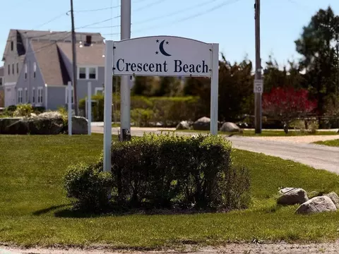 17 Island St, Mattapoisett, MA 02739