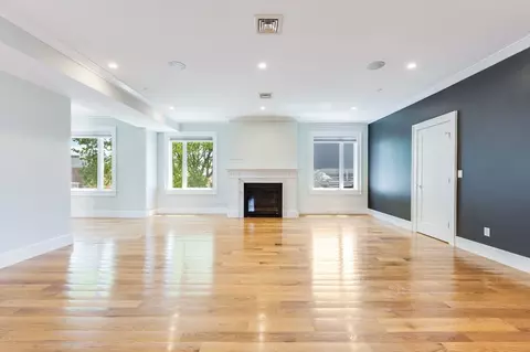 17 Vinton St #5, Boston, MA 02127