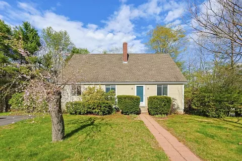 1 Cheyenne Dr, Hubbardston, MA 01452