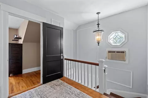 Entry Way - 25 Ludlow St, Worcester, MA 01603 photo 3 of 4