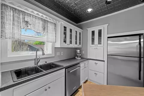 Kitchen - 25 Ludlow St, Worcester, MA 01603 photo 5 of 5