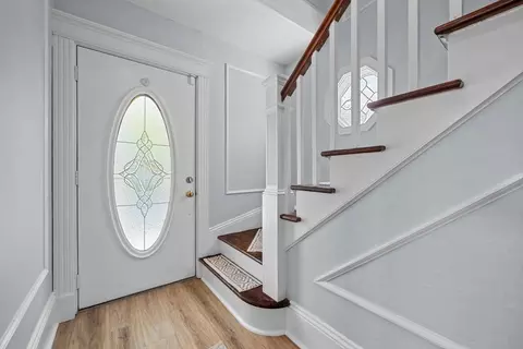 Entry Way - 25 Ludlow St, Worcester, MA 01603 photo 1 of 4