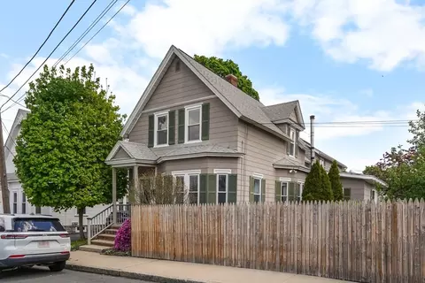 122 S Walker St, Lowell, MA 01851
