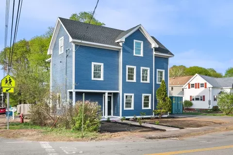 2 Railroad Ave #1, Rowley, MA 01969